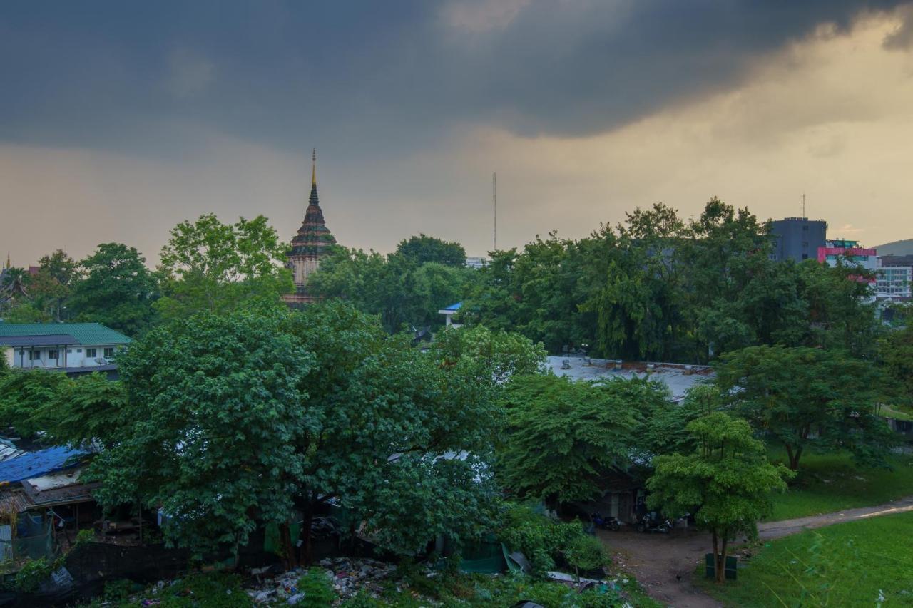 Jiang Mai 81 Aparthotel Chiang Mai Bagian luar foto