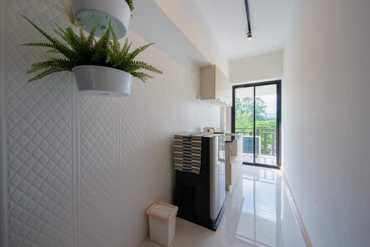 Jiang Mai 81 Aparthotel Chiang Mai Bagian luar foto